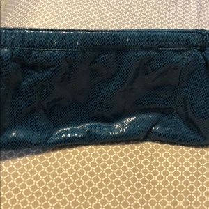 Turquoise snake look clutch